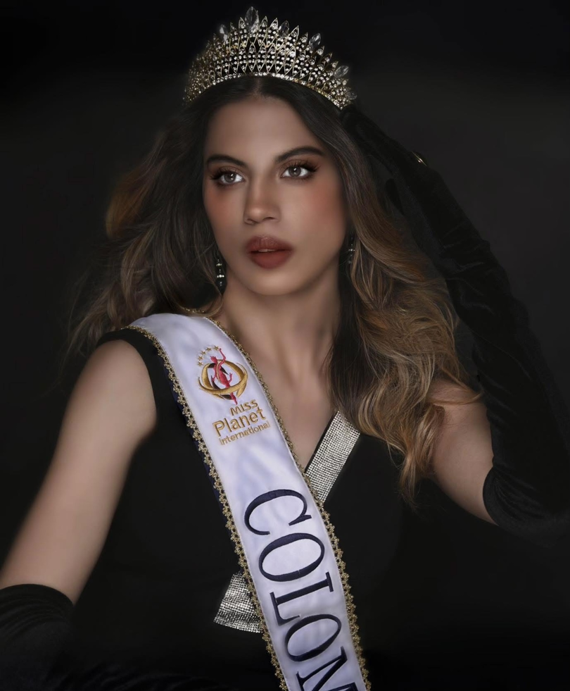 Regina Angarita en blanco y negro